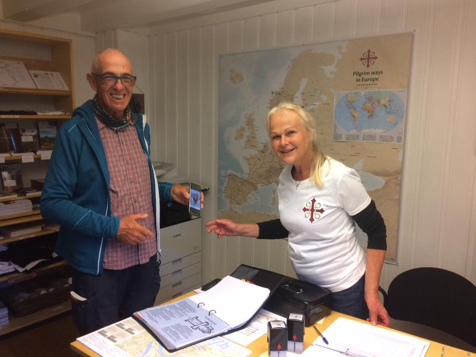 Pilegrimsvert og medlem Grete og pilegrim Sigfried fra La Graciosa