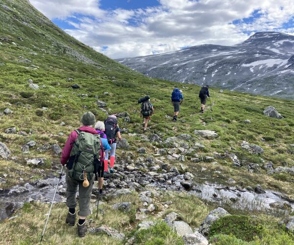 I Hellig Olavs fotspor på Valldalsleden