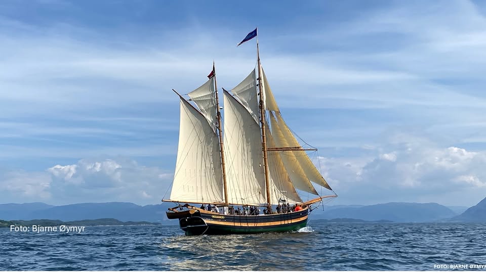 Konvoi med seilskuta Gurine fra Avaldsnes til Stavanger